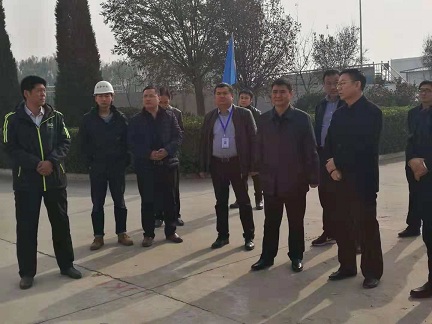 在稷山县人民政府县长吴宣,常务副县长费克仁和县住建局局长董武云的
